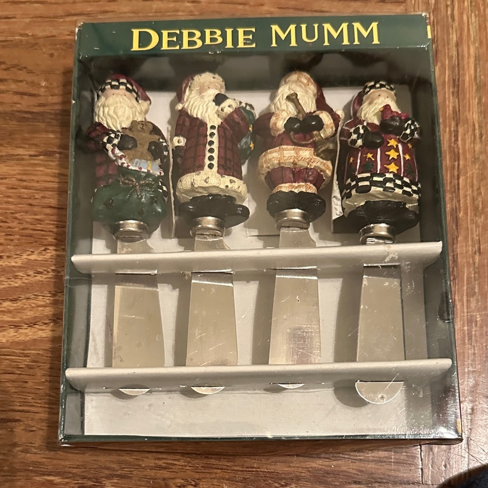 Debbie Mumm Santa Cheese Spreaders Set Christmas Holiday Serving Utensils NEW